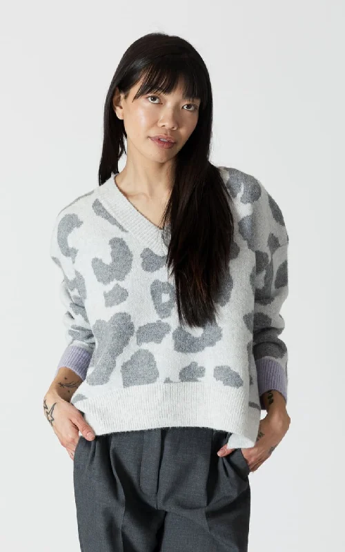 Lyla + Luxe- Oceananimal V-neck Sweater